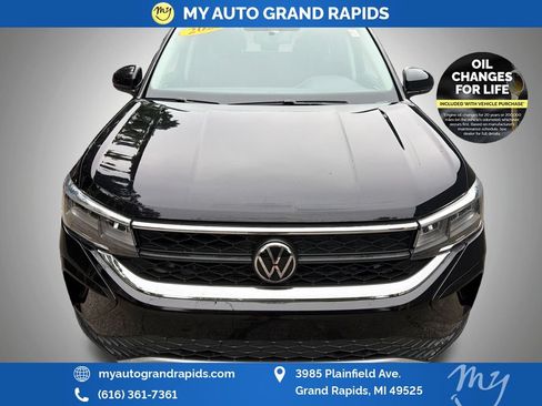 Used 2022 Volkswagen Taos SE AWD/4WD image 2
