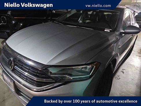 Used 2022 Volkswagen Jetta SE FWD image 1