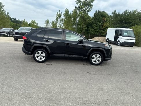 Used 2020 Toyota RAV4 LE AWD/4WD image 7