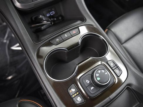 Used 2023 GMC Acadia AT4 image 22