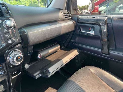 Used 2019 Toyota 4Runner Limited AWD/4WD image 26