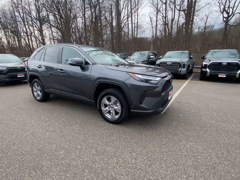 Used 2025 Toyota RAV4 XLE AWD/4WD image 2