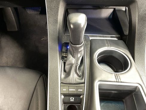 Used 2022 Toyota Avalon XLE image 27