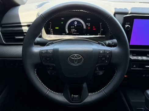 Used 2026 Toyota Camry Hybrid w/ Multimedia Upgrade Package FWD image 13