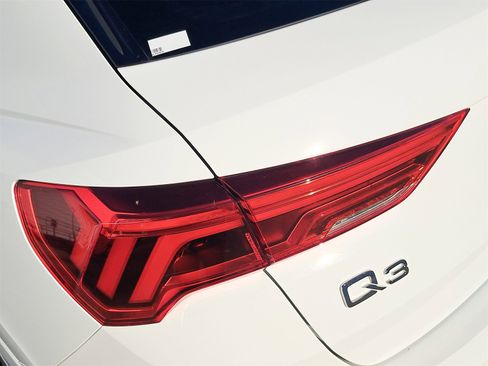 Used 2023 Audi Q3 2.0T Premium image 38
