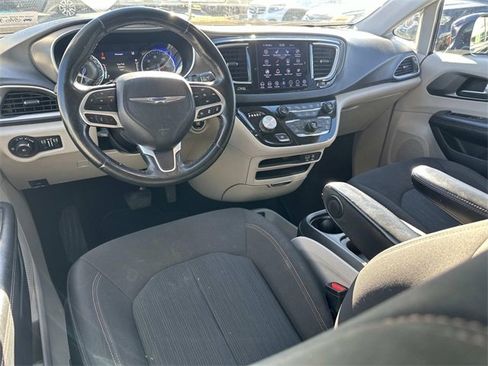 Certified 2020 Chrysler Pacifica Touring w/ Advanced Safetytec Group image 15