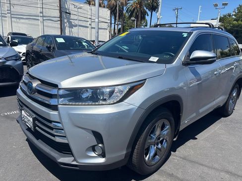 Used 2018 Toyota Highlander Limited Platinum w/ Carpet Mat Package (TMS) AWD/4WD image 8