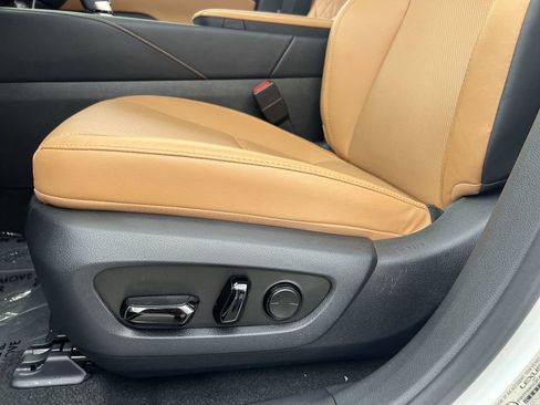 Used 2025 Lexus RX 350 FWD image 12