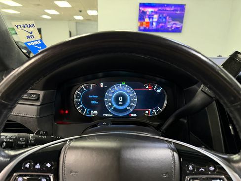 Used 2018 Cadillac Escalade Platinum RWD image 34