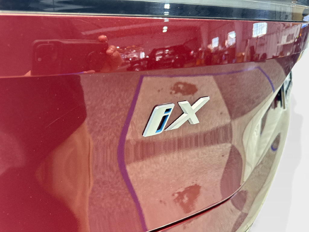 Used 2024 BMW iX xDrive50 w/ Premium Package AWD/4WD image 25