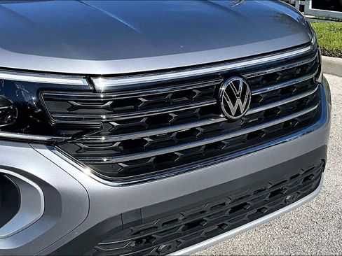 Certified 2025 Volkswagen Atlas SE AWD/4WD image 11