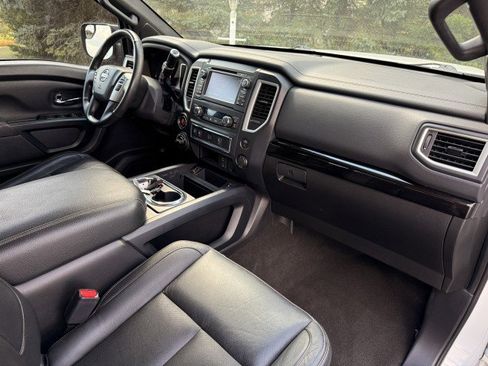 Used 2018 Nissan Titan SL w/ Midnight Edition image 17