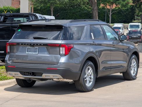 New 2026 Ford Explorer Active RWD image 4