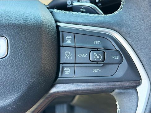 Used 2025 Jeep Grand Cherokee Limited AWD/4WD image 20