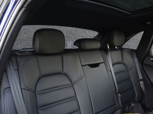 Used 2026 Porsche Macan image 36