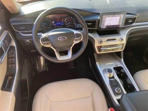 Certified 2022 Ford Explorer XLT w/ Equipment Group 202A image 17