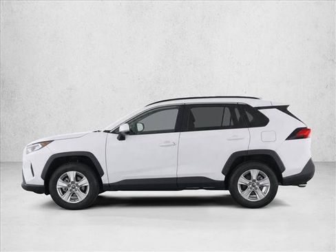 Used 2021 Toyota RAV4 XLE w/ Convenience Package FWD image 4