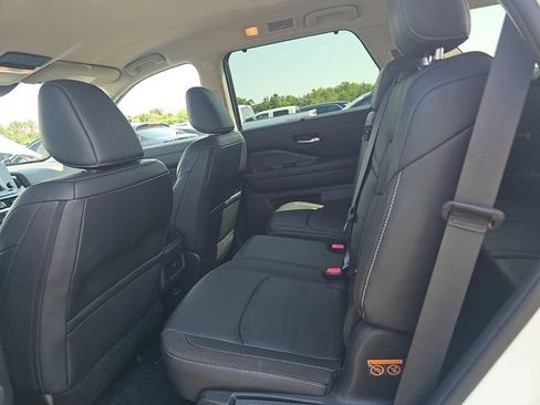 Certified 2025 Nissan Pathfinder SL AWD/4WD image 3