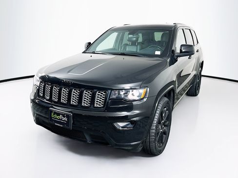 Used 2021 Jeep Grand Cherokee Laredo X AWD/4WD image 3
