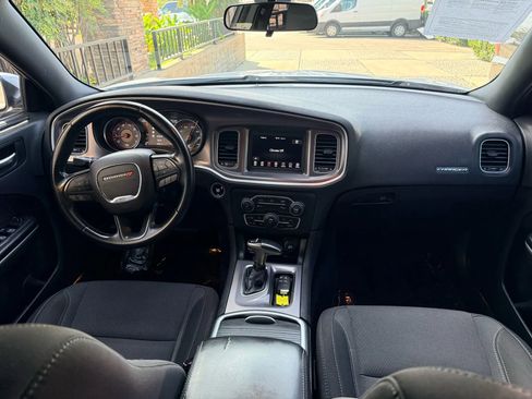 Used 2019 Dodge Charger SXT image 18