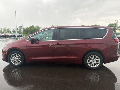 Used 2023 Chrysler Voyager LX FWD image 15