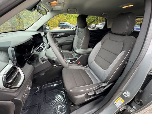 Used 2025 Chevrolet TrailBlazer LT image 31