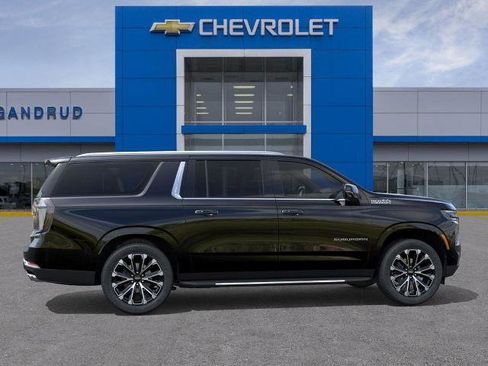 New 2026 Chevrolet Suburban High Country image 5