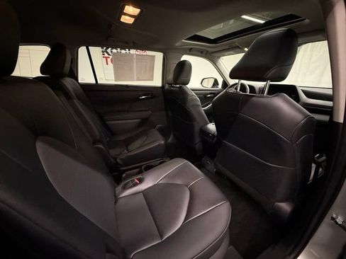 Certified 2025 Toyota Highlander XLE AWD/4WD image 7