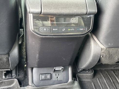 Used 2021 Toyota Highlander Limited image 10