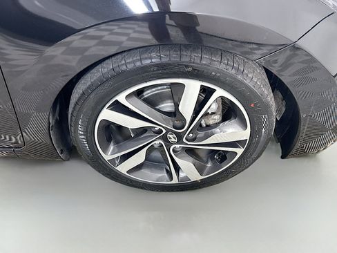 Used 2016 Hyundai Elantra Limited image 32