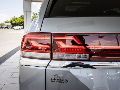 Certified 2024 Volkswagen Atlas SE FWD image 12