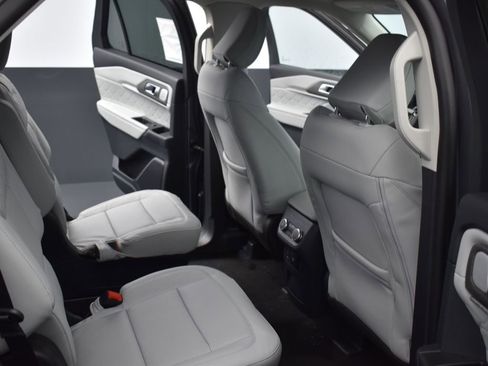 New 2026 Ford Explorer Platinum w/ LUX Leather Package image 15