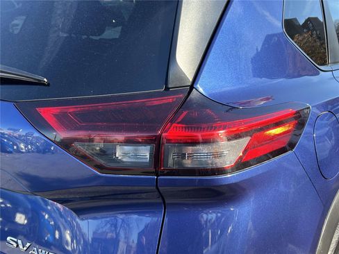 Certified 2022 Nissan Rogue SV image 15