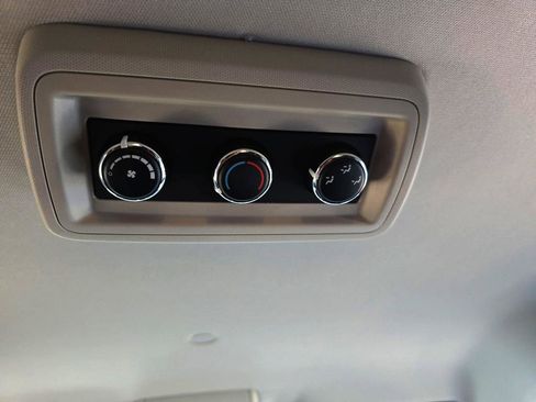 Used 2018 Dodge Grand Caravan SE w/ UConnect Hands-Free Group image 23