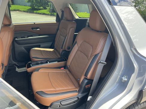 Certified 2024 Nissan Pathfinder Platinum AWD/4WD image 19