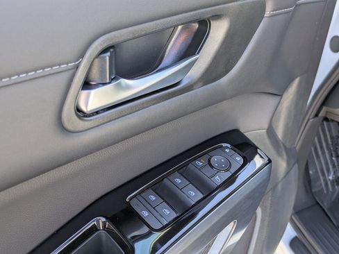 New 2025 Nissan Pathfinder SL image 12