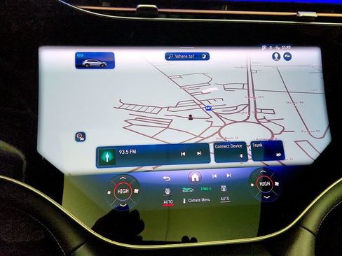 Used 2023 Mercedes-Benz EQS 580 4MATIC SUV w/ Exclusive Trim Package image 16