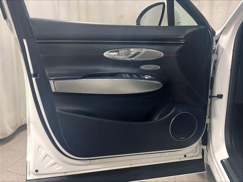 Used 2023 Genesis GV70 2.5T w/ Sport Prestige Package image 9