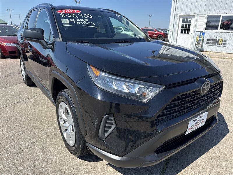 Used 2021 Toyota RAV4 LE AWD/4WD image 11