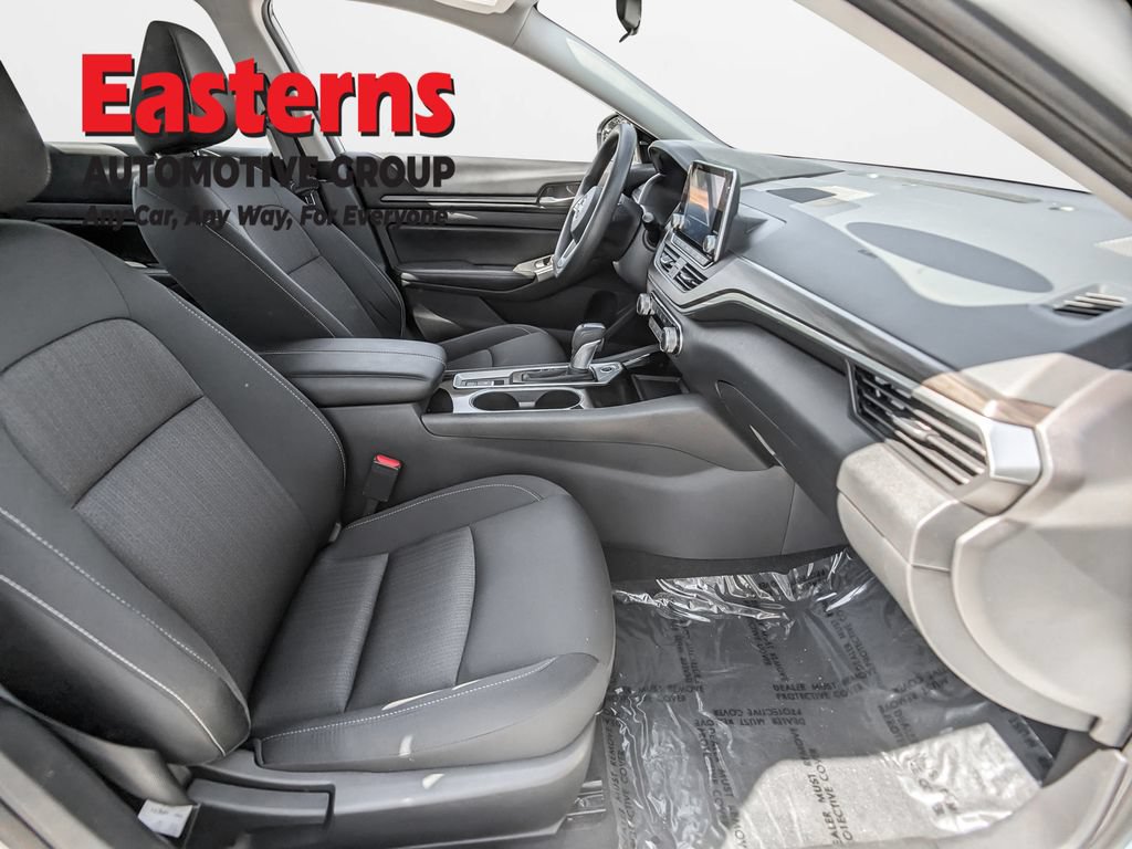 Used 2024 Nissan Altima 2.5 SV AWD/4WD image 23