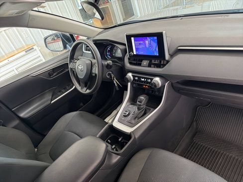 Used 2023 Toyota RAV4 LE AWD/4WD image 29