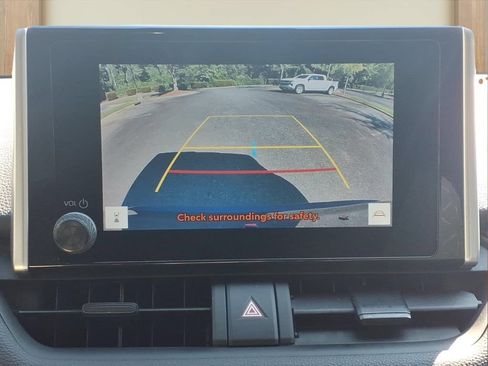 Used 2023 Toyota RAV4 XLE w/ Convenience Package FWD image 4