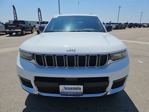 New 2025 Jeep Grand Cherokee L Laredo image 11