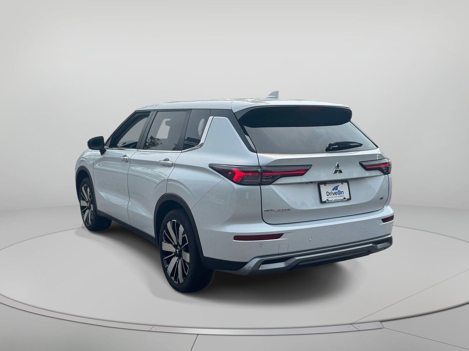 Used 2025 Mitsubishi Outlander SE AWD/4WD image 4