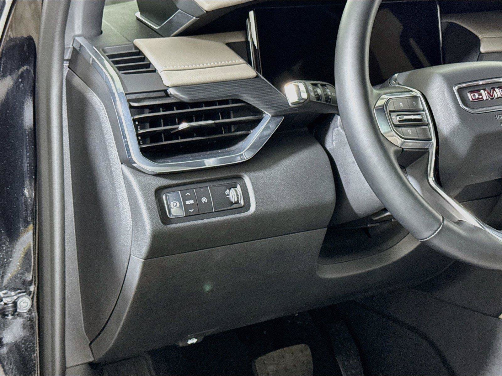 Used 2026 GMC Acadia Elevation w/ Elevation Premium Package FWD image 8