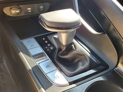 New 2025 Hyundai Elantra Limited image 11