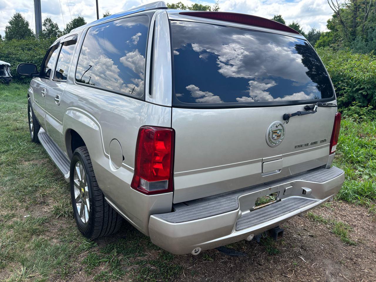 Used 2004 Cadillac Escalade ESV AWD image 7