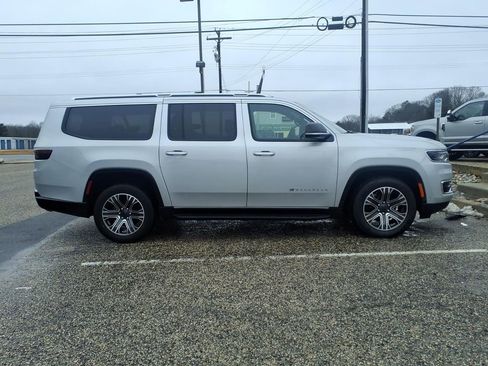 Used 2024 Jeep Wagoneer L Series II w/ Flexible Seating Group image 2