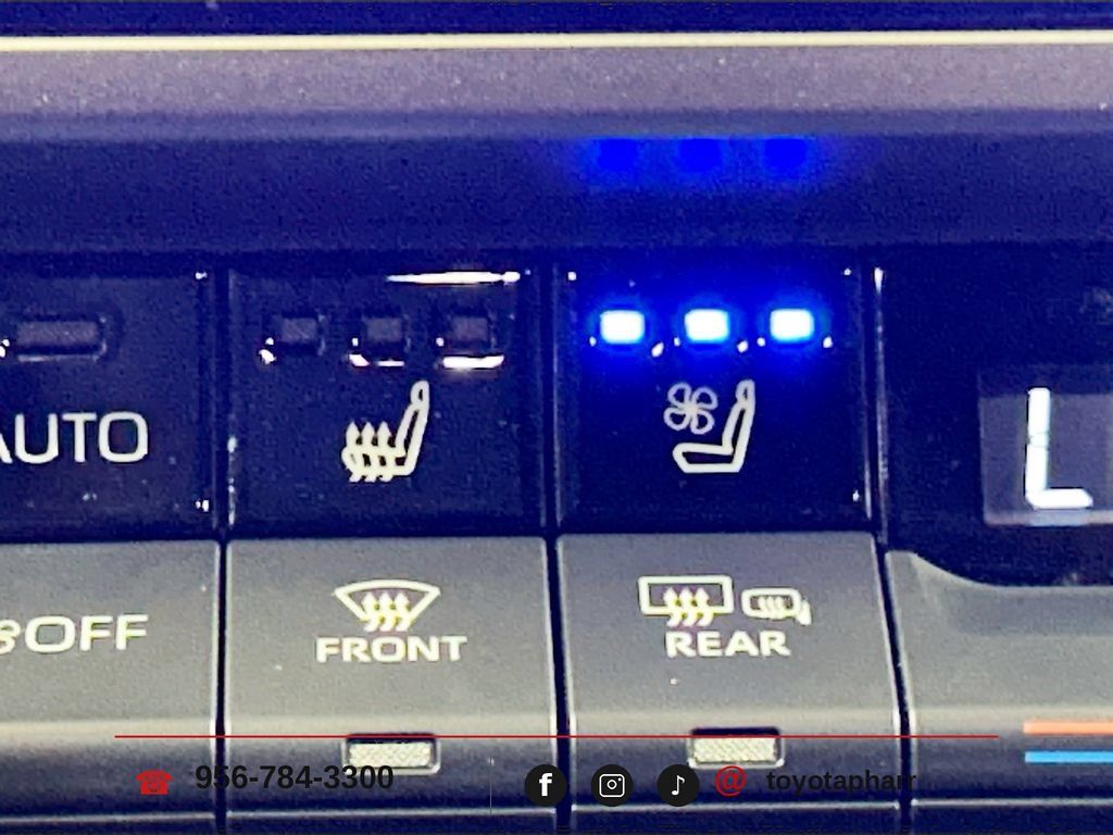 Used 2025 Toyota Camry XLE w/ Premium Package FWD image 19