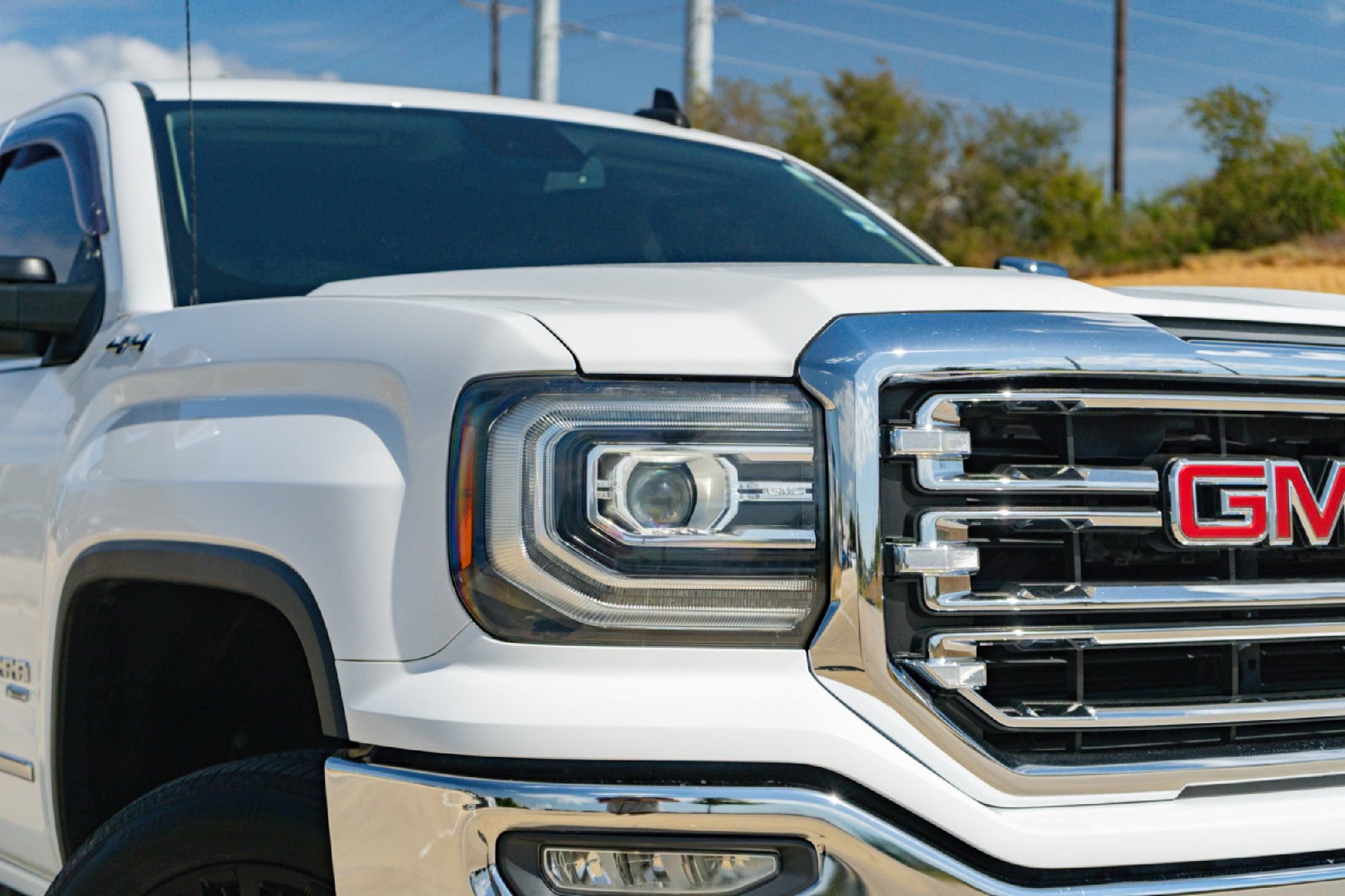 Used 2018 GMC Sierra 1500 SLT AWD/4WD image 3